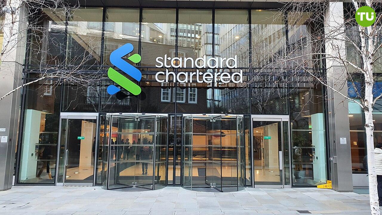 Standard Chartered сотрудничает с Animoca и HKT для запуска стейблкоина  Standard Chartered, Animoca Brands и HKT объединили усилия для выпуска стейблкоина, привязанного к гонконгскому доллару. Инициатива имеет целью совместить традиционные финансы с Web3 и усилить роль Гонконга в цифровых активах.    Совместное предприятие участвует в песочнице стейблкоинов HKMA и планирует подать заявку на получение лицензии для официального запуска стейблкоина, привязанного к гонконгскому доллару.