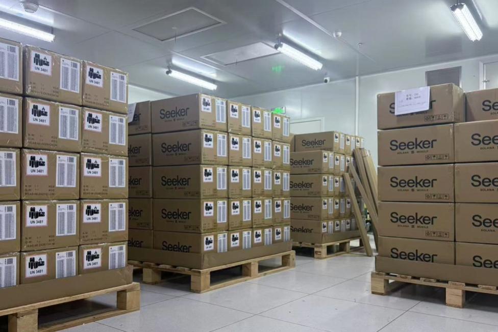 Solana Mobile начала поставки смартфона второго поколения — Seeker  Устройство доступно более чем в 50 странах. По прогнозам компании, продажи принесут минимум $67,5 млн.  Bitpapa  /  #solana