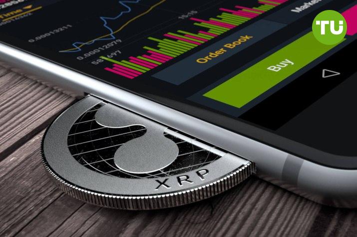 XRP достиг годового максимума в $0,83    15 ноября утром XRP подскочил на 20% до $0,83 – самого высокого уровня с июля 2023 года, когда суд Нью-Йорка постановил, что криптоактив не является ценной бумагой при продаже на биржах.  Таким образом рынок отреагировал на выступление главы SEC Гэри Генслера, в которой он намекнул на отставку.     В настоящее время XRP торгуется около отметки $0,78, продемонстрировав рост на 2% за 24 часа и на 33% за неделю.