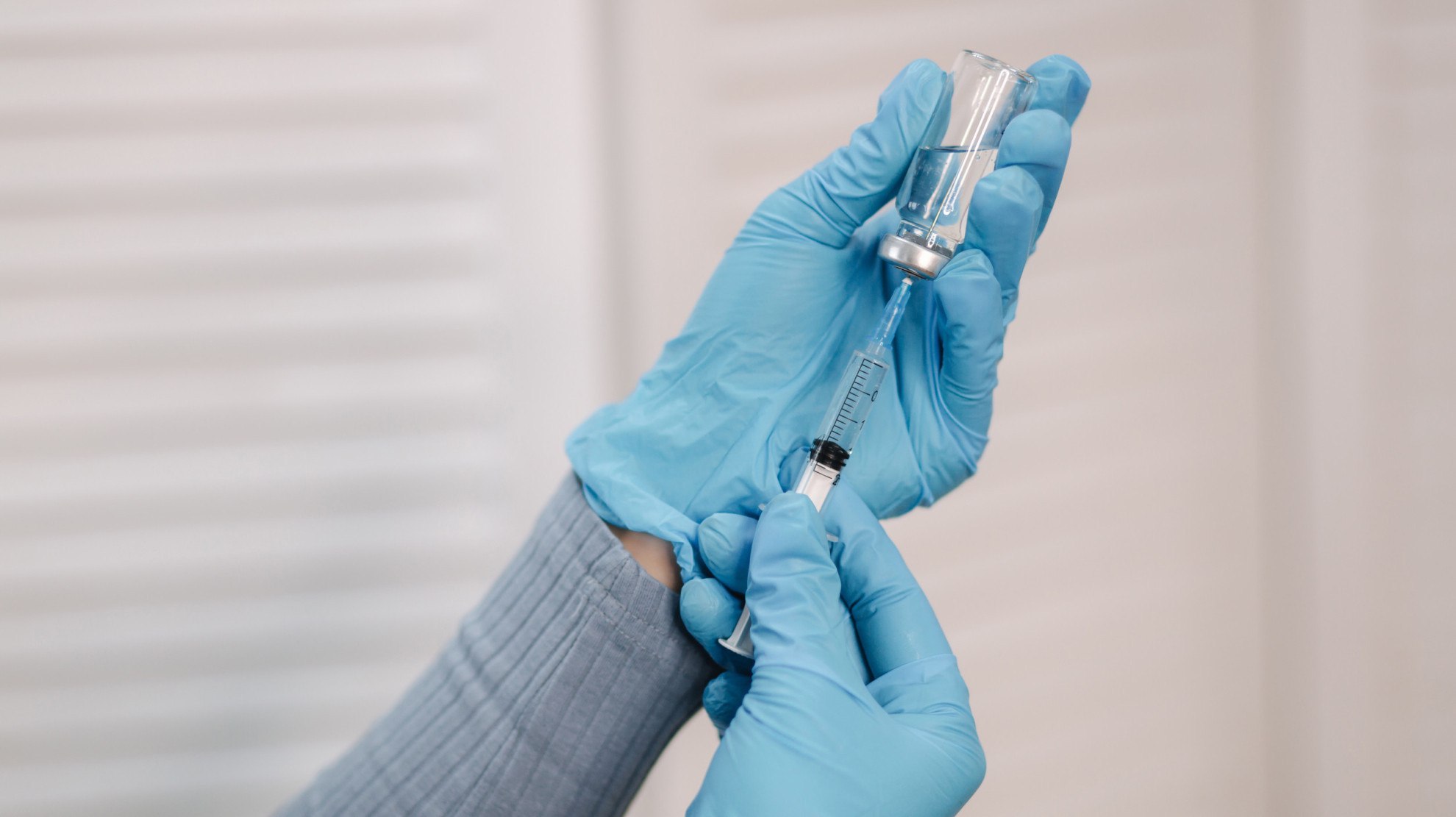 Минпромторг России выдал компании Петровакс Фарм лицензию на производство менингококковой вакцины Ожидается что Петровакс сможет выпускать более 3 5 млн доз вакцины ежегодно Когда планируется получение РУ Подробнее   clck ru 3RWejk Фармвестник Регуляторика