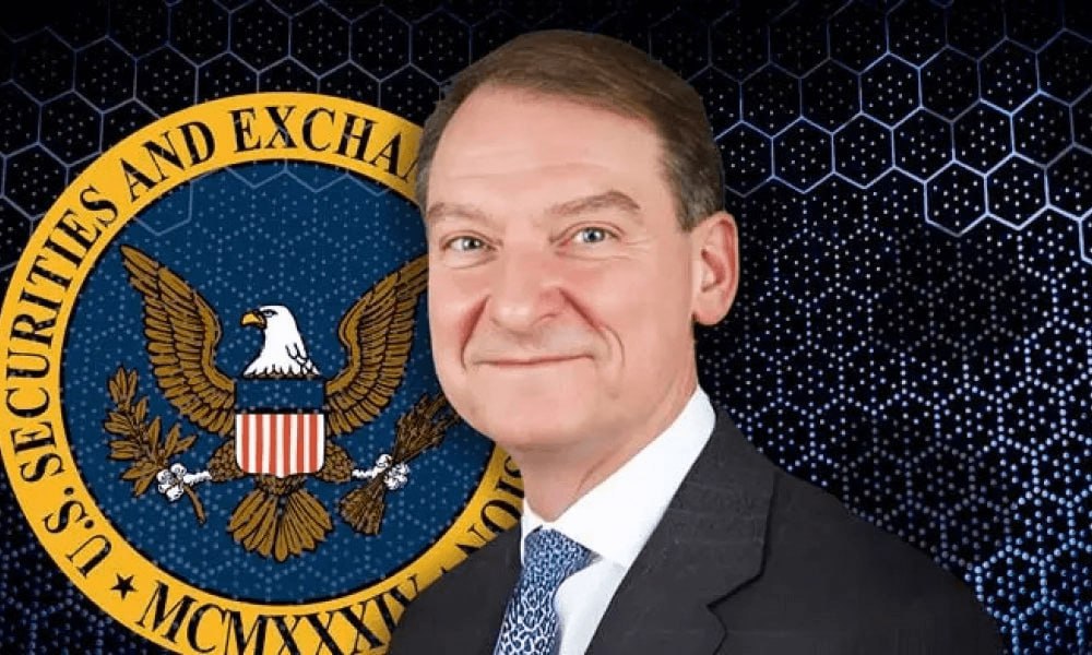 #крипто #новости Новый председатель SEC Пол Аткинс принял присягу в качестве нового председателя Комиссии по ценным бумагам и биржам США SEC . Его кандидатура выдвинута президентом США Дональдом Трампом и одобрена Сенатом. Аткинс назвал создание четкой и понятной регуляторной базы для цифровых активов своим приоритетом. Он подчеркнул, что намерен сосредоточиться на повышении прозрачности рынков и усилении защиты инвесторов. Это явный позитив для криптовалютного рынка. Вместо жесткой риторики и множества ограничений SEC сможет смягчить подход к регулированию криптовалют и укрепить диалог с индустрией. Обучение Клуб Трейдеров Дилинг