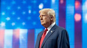 Trump уходит в биткоин — SEC одобрила сделку на $2,3 млрд SEC дала зеленый свет плану Trump Media по созданию биткоин-казны на $2,3 млрд. Компания зарегистрировала 85 млн акций, но выпускать их пока не спешит — похоже, просто расчищает путь для большого рывка. TMTG владелец Truth Social намерена развивать сразу три направления: медиа, финтех и Bitcoin. Глава компании Девин Нуньес называет BTC «инструментом финансовой свободы» и подтверждает: фирма уже подала заявку на запуск собственного биткоин-ETF. Тем временем Трамп устраивает ужины для инвесторов своего мемкоина и обещает сделать США лидером крипты. Похоже, он решил превзойти даже Сэйлора. — ставь реакцию для поддержки канала