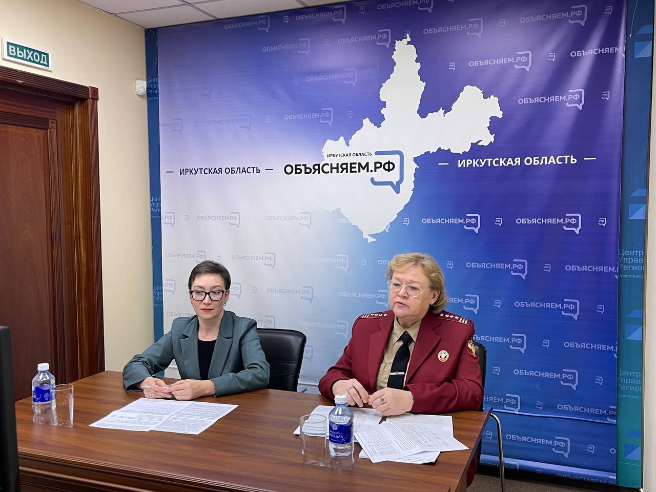 В Приангарье против гриппа привили свыше полумиллиона человек     Более 560 тысяч жителей Иркутской области поставили прививки от гриппа с начала вакцинальной кампании. Об этом сообщила замминистра здравоохранения региона Татьяна Новицкая в ходе прямого эфира, который провел ЦУР Иркутской области.     Напомним, масштабная прививочная кампания против гриппа в Приангарье началась 1 сентября. За два месяца иммунизацию прошли 48,6% от планируемого количества населения, в том числе свыше 207 тысяч детей. Всего в текущем эпидемиологическом сезоне запланировано привить 1,48 млн человек.     Для проведения вакцинальной кампании в регион поступило более 1,1 млн доз вакцины. До конца года ожидается поступление дополнительной партии вакцины.    «Вакцинация продолжает оставаться основным эффективным методом защиты организма от гриппа и его осложнений, особенно для людей из групп риска: детей, беременных женщин, пожилых людей и людей с хроническими заболеваниями. Жители Иркутской области имеют возможность выполнить вакцинацию в поликлиниках по месту жительства. Для маломобильных граждан и предусмотрена возможность поставить прививку на дому», – сказала Татьяна Новицкая.   Подробнее.