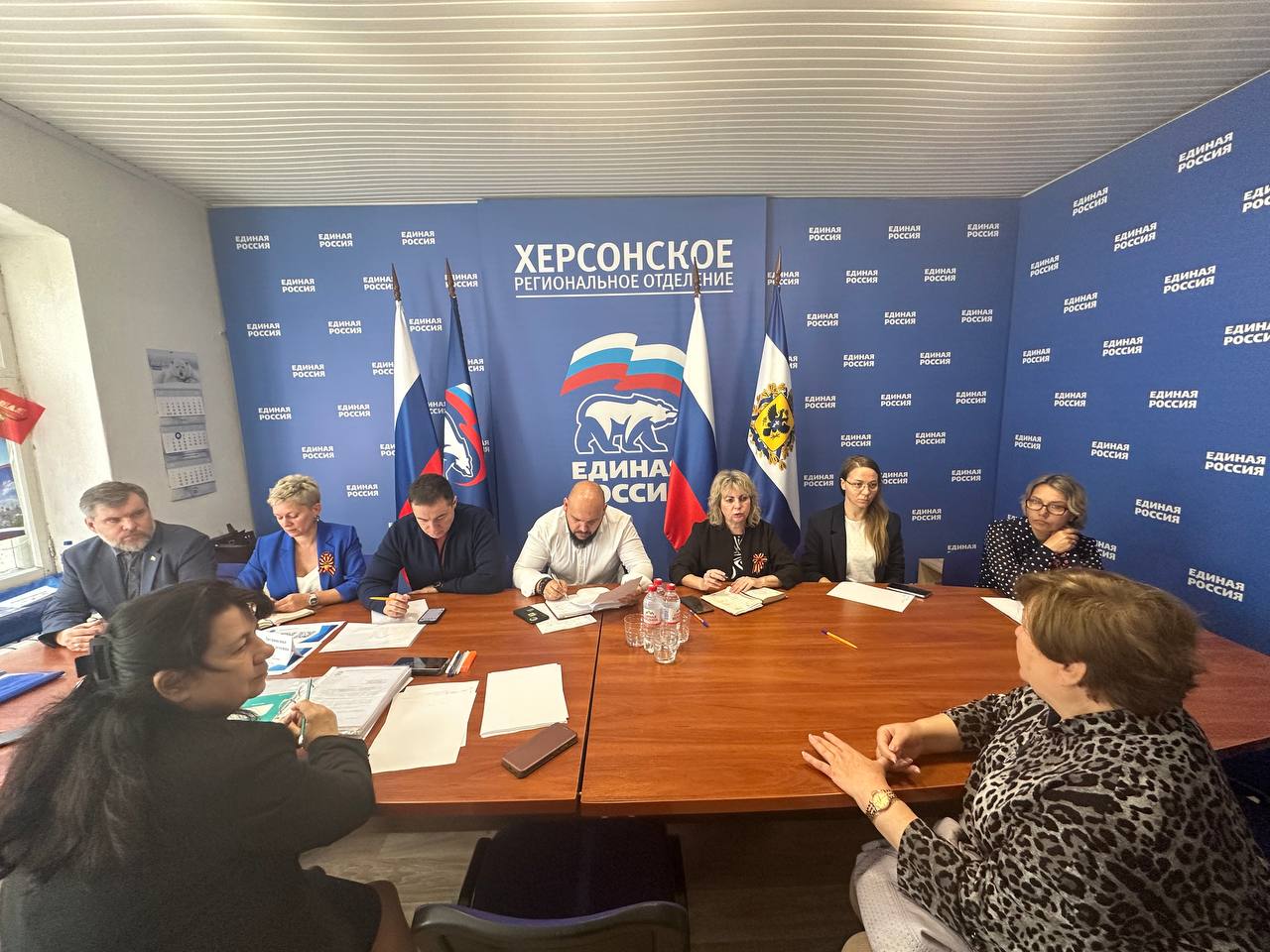 В Херсонской области проходит неделя приемов граждан, организованная Региональной общественной приемной Председателя Партии «ЕДИНАЯ РОССИЯ» Д.А. Медведева и Херсонским региональным отделением Партии «Единая Россия». На приеме присутствовали представители Совета ветеранов Херсонской области, которые озвучили ряд важных вопросов, касающихся доступности медицинской помощи: 1. Диагностические исследования 2. Диспансеризация 3. Психиатрическая помощь И.о. заместителя министра здравоохранения Ольга Демедюк уделила внимание каждому вопросу, оперативно проконсультировав посетителей. Проведение недели приемов граждан – это важная возможность для жителей Херсонской области напрямую обратиться к представителям власти и решить насущные проблемы.