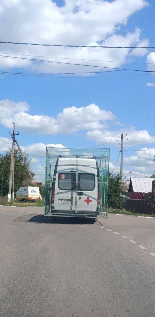 В Telegram-каналах Белгорода показали фото скорой помощи из Шебекино, оборудованной решеткой для защиты от дронов wagner_story