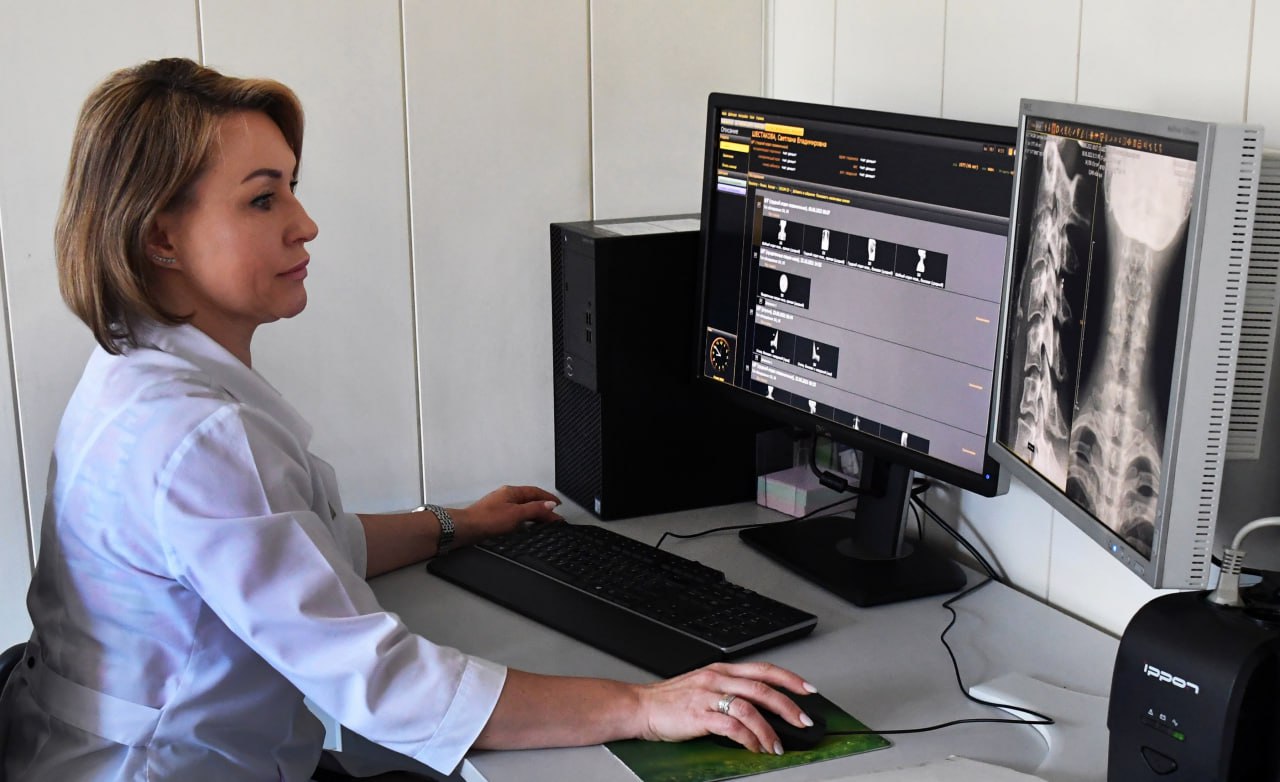 На оплату труда медицинских работников в 2026 году дополнительно будет направлено более 9 6 млрд рублей Выделенные средства будут распределены между бюджетами территориальных фондов ОМС Решение принято исходя из прогноза годового прироста численности медработников согласно которому в 2026 году в медицинские учреждения поступят на работу более 6 тыс врачей и свыше 8 тыс специалистов среднего медицинского персонала Подписаться Прислать новость