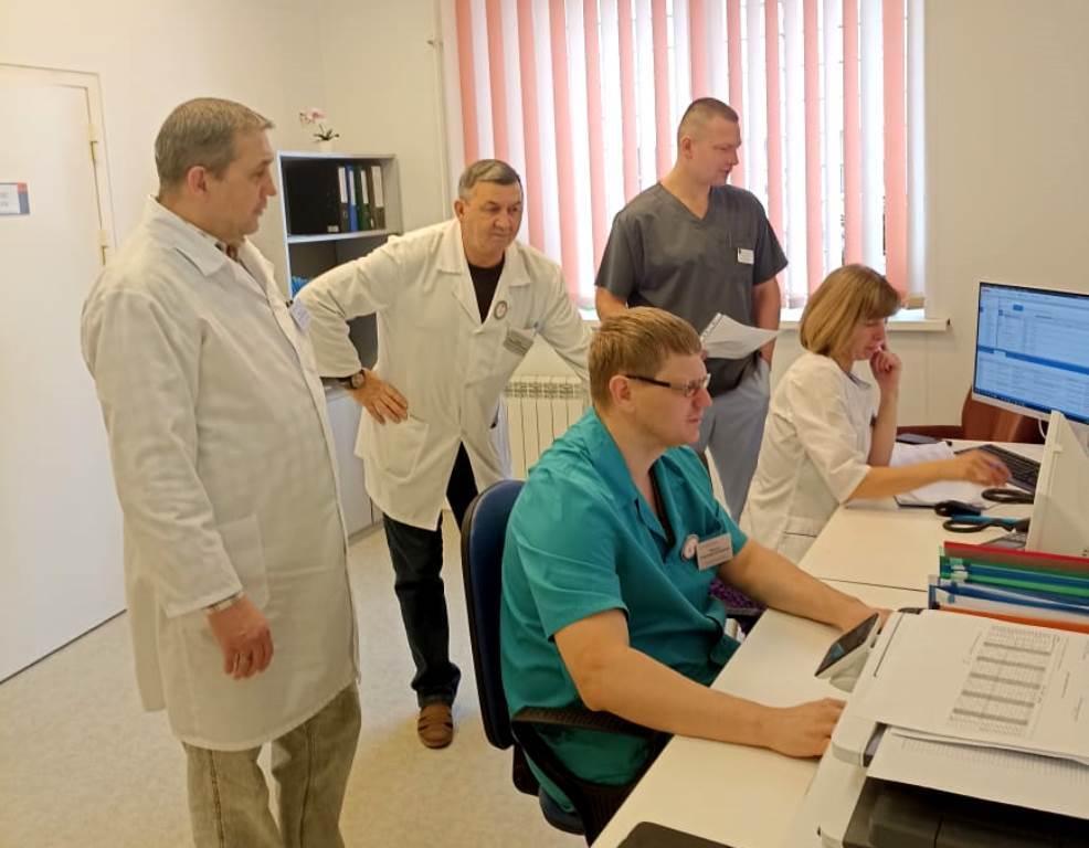 Очередная штабная тренировка, посвященная отработке навыков эвакуации персонала и пациентов при возникновении ЧС, прошла на этой неделе в Приморском краевом перинатальном центре.    Мероприятие является традиционным и регулярным, проводится в соответствии с Планом основных мероприятий центра по вопросам гражданской обороны, предупреждению и ликвидации чрезвычайных ситуаций.   Специалисты отработали все типовые алгоритмы реагирования службы медицины катастроф на ЧС с привлечением выездной бригады акушерского дистанционно-консультативного центра учреждения.