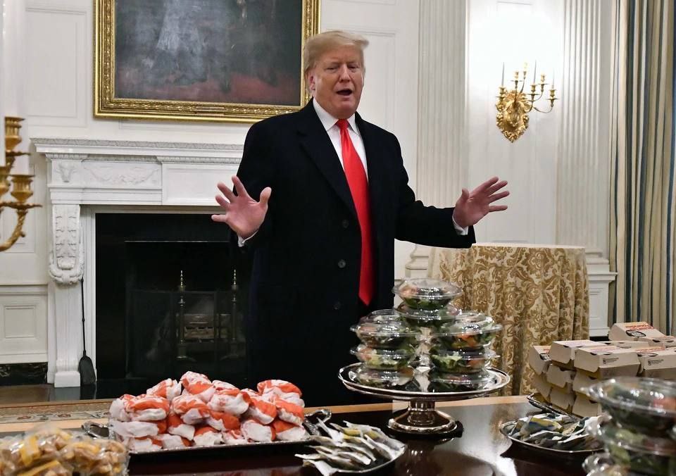 Для участия в ужине с Дональдом Трампом не обязательно иметь токены TRUMP на сумму $300 000 и более. Команда, управляющая мемкоином TRUMP, прояснила, что многие неправильно поняли условия участия в мероприятии, которое не предназначено только для 220 лучших держателей токена. В данный момент пользователь Sun Джастин Сан занимает первое место в таблице лидеров участников ужина, владея 1 176 803 токенами TRUMP на сумму $14 млн, в то время как пользователь HAR находится на 220-м месте с 35,3 токенами TRUMP, что эквивалентно $420. Также сообщается, что во время мероприятия никакие токены не будут разблокированы или проданы. КриптоТрейдер 888: КАНАЛ ЧАТ MEXC - биржа с самыми низкими комиссиями на торговлю.