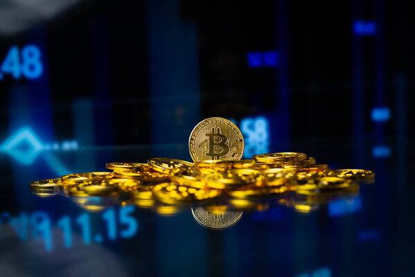 Какие альткоин-ETF будут одобрены в 2025 году Аналитик Bloomberg Эрик Балчунас прогнозирует, что в 2025 году биржевые фонды на основе таких альткоинов как XRP, Litecoin LTC , Hedera HBAR и Solana SOL могут получить одобрение от американского регулятора. В следующем году мы ожидаем целую волну запуска криптовалютных биржевых фондов, хотя и не сразу. Первыми, скорее всего, появятся биржевые фонды, объединяющие биткоин и эфир, затем, вероятно, Litecoin поскольку он является форком биткоина = товар , затем HBAR поскольку он не считается ценной бумагой , а далее XRP и Solana, — написал Эрик Балчунас. Ваши мысли дорогие ? Gem Hunters l Чат l Коды/Комбо