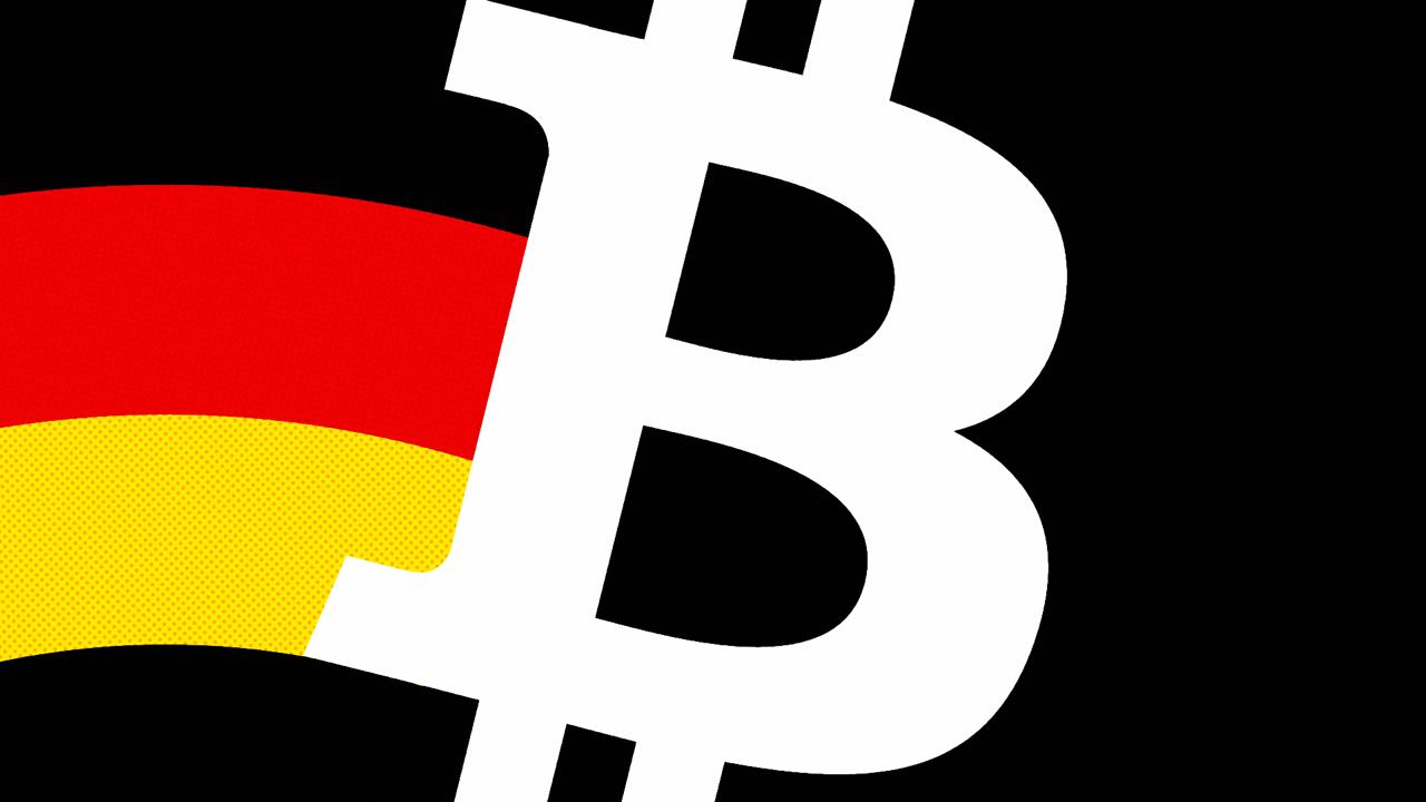 Германия продала биткоины по $57 000 и потеряла $2.3 млрд Летом 2024 года правительство Германии продало почти 50 000 BTC, которые были конфискованы у операторов пиратского сайта Movie2k. Средняя цена продажи — $57 900. Неплохо, но есть нюанс После продажи курс пошёл вверх, и осенью 2024-го биткоин стоил уже больше $90 000. Если бы не поспешили с продажами — могли бы заработать в два раза больше Почему продали? По закону в Германии конфискованное имущество подлежит быстрой реализации Но если бы правительство действовало аккуратнее — не сбрасывало всё разом, а продавало постепенно, то прибыль от конфискованных биткоинов была бы гораздо выше Германия столкнулась с классикой крипты: как только ты продаёшь актив из своего портфеля — он вскоре улетает, но уже без тебя Оператор Сайт Партнерство