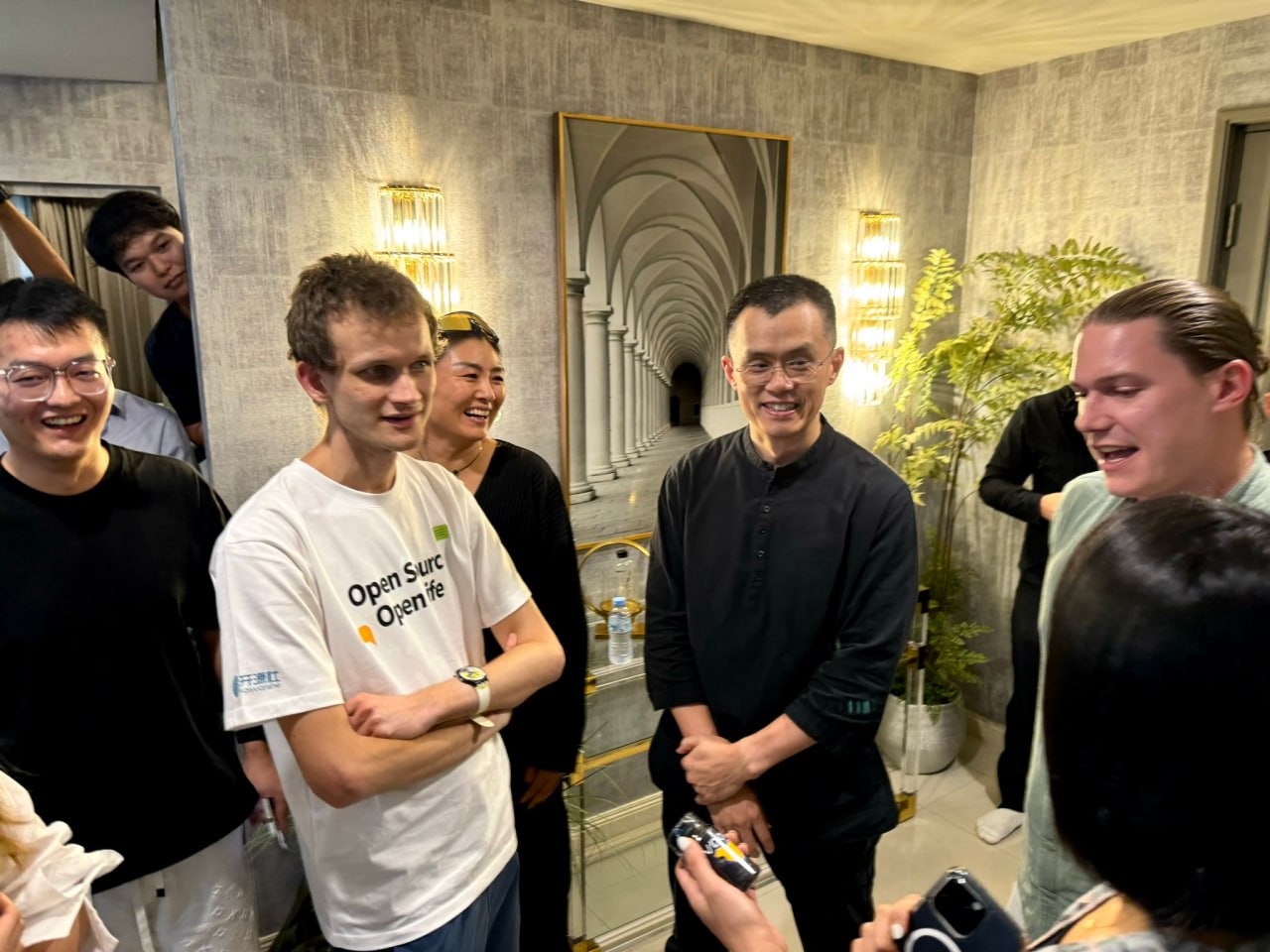 CZ вложил $10 млн в BNB в проект основателя Ethereum Виталика Бутерина — биотехнологический стартап с открытым исходным кодом, который специализируется на децентрализованных исследованиях в области биотеха и медицины  от создания лекарств до генетики .