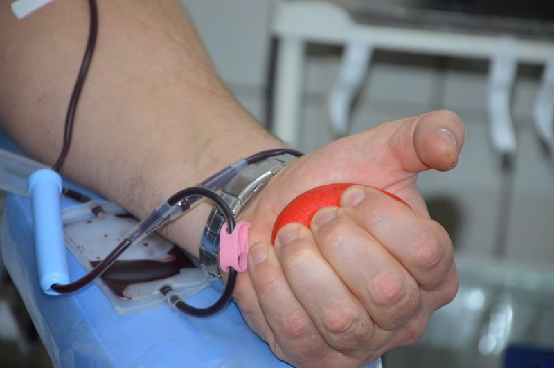 Центр крови приглашает крымчан всех групп крови с положительным резус фактором стать донорами ГБУЗ РК Центр крови приглашает доноров всех групп крови особенно первой и второй с положительным резус фактором для пополнения региональных запасов донорской крови и её компонентов в ноябре Напомним что прием доноров ведется в будние дни с 08 00 до 13 00 по адресам г Симферополь ул Киевская 37 г Ялта ул Свердлова 14 г Керчь ул Карла Маркса 31 г Саки ул Лобозова 22 г Евпатория пр Победы 22 При себе необходимо иметь паспорт гражданина РФ и СНИЛС crimea minzdrav