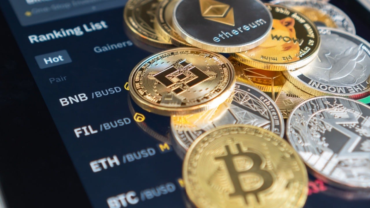 Coinshares фиксирует приток инвестиций в цифровые активы на уровне $5.5 миллиардов Инвестиции в цифровые активы продолжают расти, с недавним сообщением от Coinshares о том, что за последние три недели было зафиксировано колоссальное поступление в $5.5 миллиарда. Это подчеркивает растущий интерес к криптовалютам в условиях текущей экономической ситуации. Только за последнюю неделю инвестиции составили $2 миллиарда, что говорит о существенном доверии инвесторов. Успехи таких продуктовых сегментов свидетельствуют о том, что криптоиндустрия находит отклик у широкой публики. В будущем можно ожидать дальнейший рост, если тенденция сохранится, а также возможное увеличение числа новых инвесторов, что может создать еще большую динамику на рынке. .