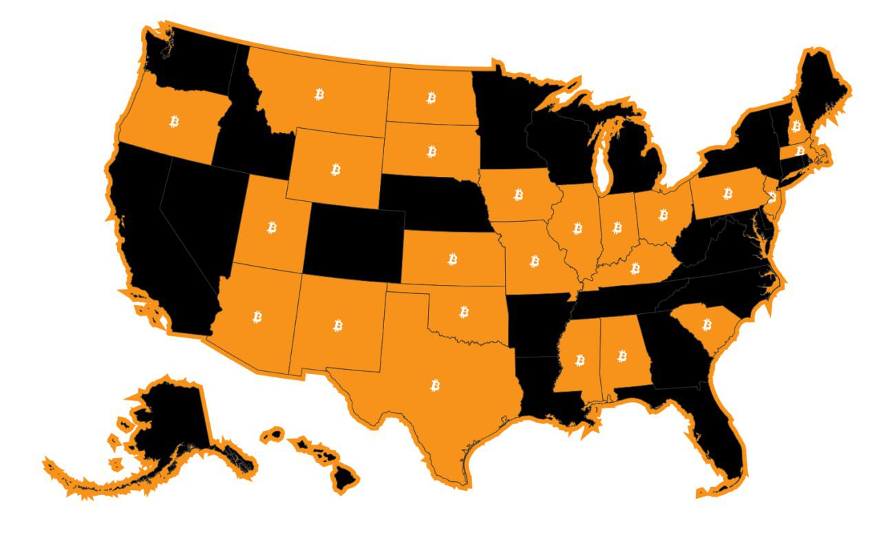 Законопроект о стратегическом биткоин-резерве в штате Юта официально принят Палатой представителей. Теперь он передается на голосование в Сенат.  Тем временем локальные биткоин-инициативы охватили уже 22 штата.    Джорджия и Мичиган включились в гонку штатов США по запуску биткоин-резерва.   Представленный в Мичигане проект закона предполагает выделить до 10% от общего и экономического стабилизационного фондов в первую криптовалюту. В документ также включена опция кредитования в цифровых активах без увеличения финансового риска для получения дополнительной прибыли.  Джорджия, в случае принятия законопроекта, намерена выделить 5% резервов.  Процесс идёт. Все по плану