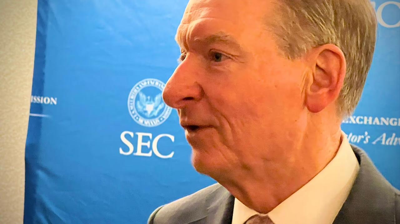 SEC меняет стратегию: новое будущее для крипторынка Глава SEC анонсировал масштабные реформы регулирования цифровых активов. Теперь вместо давления — диалог и поддержка инноваций: Создана криптовалютная целевая группа и запускаются регулярные круглые столы с участниками отрасли SEC отказывается от устаревших стандартов: цифровые активы требуют новых правил Республиканское большинство в комиссии двигает криптодружественную повестку DeFi-платформы получат регуляторные послабления, а разработчиков ПО больше не будут считать брокерами. Также официально подтверждено право пользователей на самостоятельное хранение активов. Новый вектор SEC — это поворот к прогрессу, а не к ограничениям. #крипторынок #SEC Торговать лучше на ByBit Bybit.com/b/CryptoLadyX Youtube Telegram TikTok
