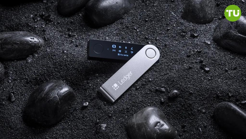 Ledger запускает Recovery Key Новый инструмент представляет из себя физический «запасной ключ» для криптокошельков. Владельци кошельков Ledger теперь смогут восстановить доступ к своим средствам одним касанием и вводом PIN-кода.