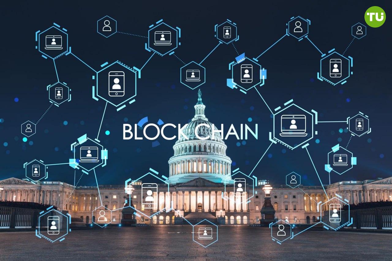 Менеджер Chainlink: правительство США не перейдет на единый блокчейн  Комьюнити менеджер Chainlink Зак Райнс полагает, что правительственные органы США будут использовать разные публичные и частные блокчейны.   ‍ Эксперт подчеркивает, что интересы Агентства по охране окружающей среды  EPA  не совпадают с Министерством обороны  DoD  и Министерством внутренней безопасности  DHS .  Райнс также прогнозирует более активное использование кроссчейн-решений для обмена данными.