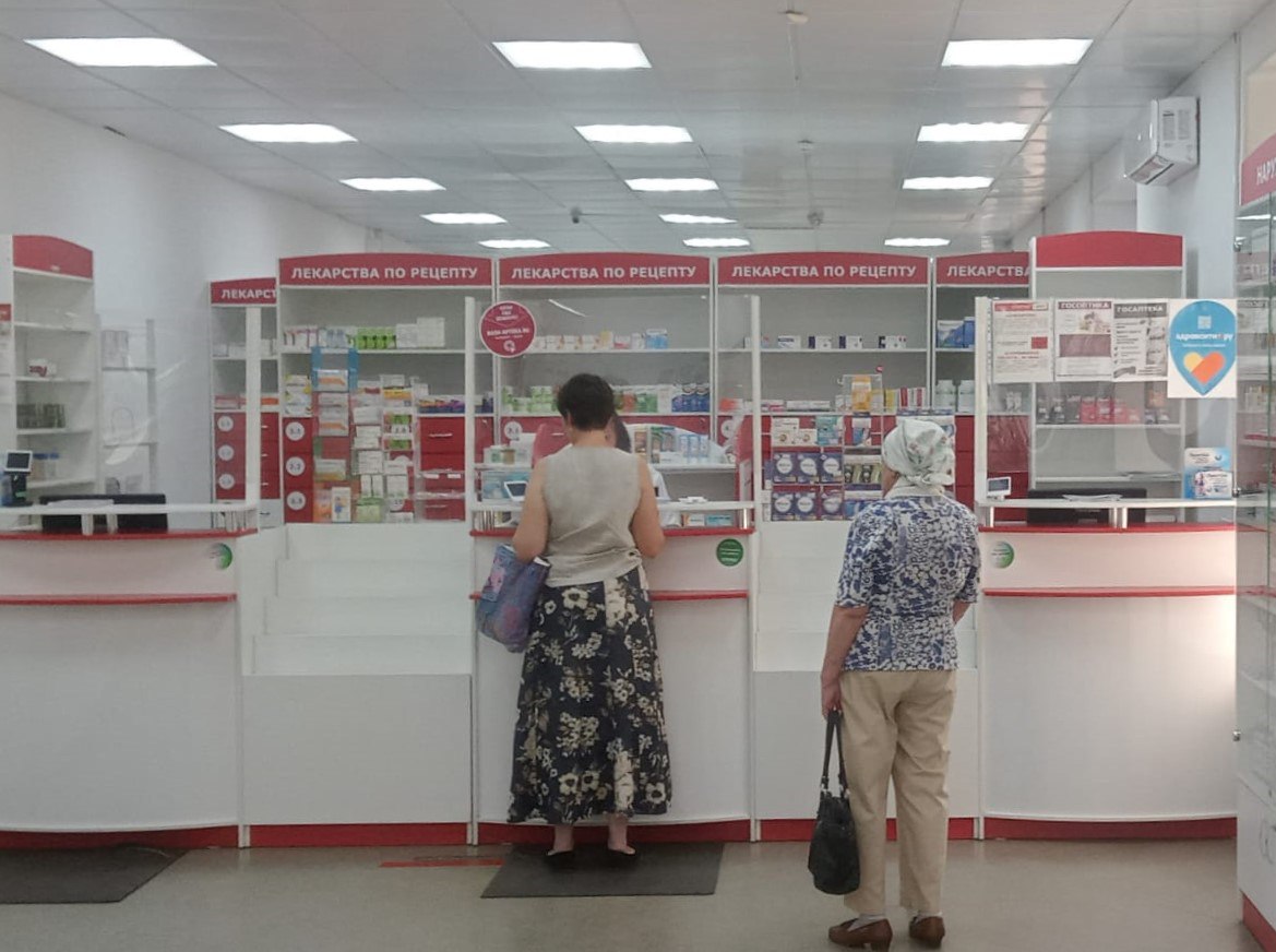 Вчера жители Башкирии получили 21 323 упаковки льготных лекарств. В аптеках «Башфармации» вчера приняли 10 614 рецептов. По ним выдано более 21 тысячи лекарственных препаратов на общую сумму более 52 млн рублей. Лекарственное обеспечение – важнейшее направление работы системы здравоохранения. В Башкортостане проживают 754 142 льготника и это число постоянно растет, поскольку Минздрав РБ проводит большую работу по диспансеризации и выявлению заболеваний на уровне первичного звена здравоохранения.