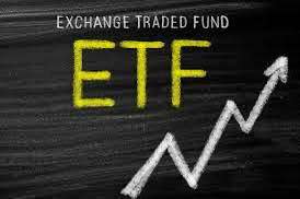 Ставки сделаны: Solana, Litecoin и XRP — фавориты в гонке за ETF SEC готовит рынок к новой волне крипто-ETF, и Solana, Litecoin и XRP возглавляют список претендентов на одобрение уже в начале Q4 2025-го. По оценкам аналитика Bloomberg Джеймса Сейффарта, вероятность утверждения ETF на SOL и LTC — 90%, а на XRP — 85%. Даже Dogecoin может ворваться в ETF-лигу с шансами 80%. На фоне ожиданий инвесторы и эмитенты готовятся к возможному прорыву, причем не только по крупным альтам, но и по мемам. — ставь реакцию для поддержки канала