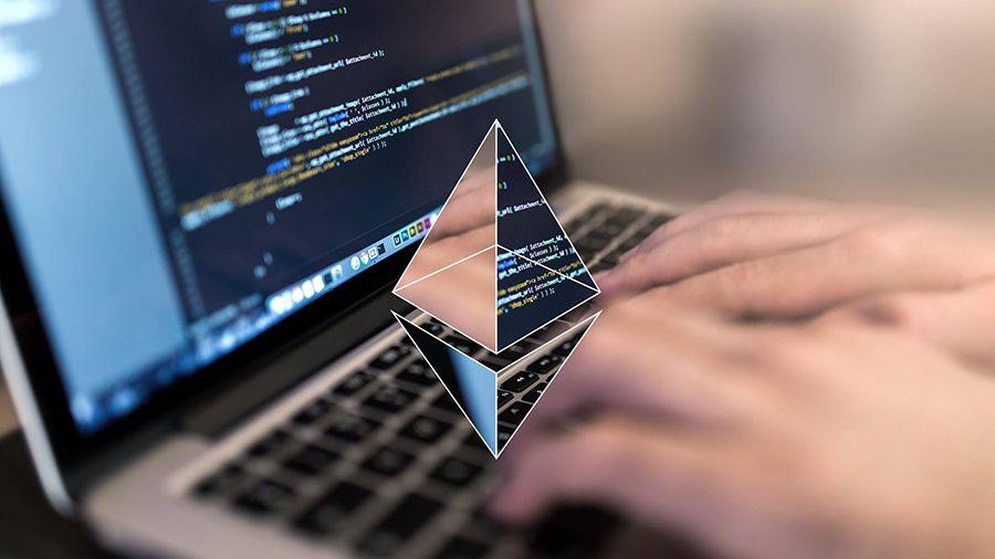 Совокупная капитализация стейблкоинов достигла $236 млрд, превысив Ethereum  $230 млрд   Лидер — USDT  $143,3 млрд , за ним USDC  $58,4 млрд .  Рост активности с USDT намекает на подготовку к покупкам. Binance 31 марта удалит USDT и другие стейблкоины, не соответствующие MiCA.  Подробнее: cryptol.info/Ethereum  #Ethereum    Cryptol