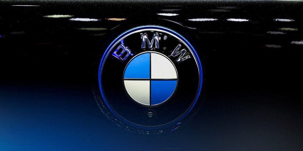 Прибыль BMW в первом полугодии 2025-го упала на 29% по сравнению с тем же периодом прошлого года. Это связано в том числе с пошлинами США и Китая. Трудности есть и у других компаний: — Volkswagen и его дочерняя Audi потеряли более трети в первом полугодии; — прибыль Mercedes-Benz упала более чем наполовину; — у немецких автопроизводителей среди прочего проблемы с электромобилями: большинство заводов сокращают рабочие места. НейроИнвест