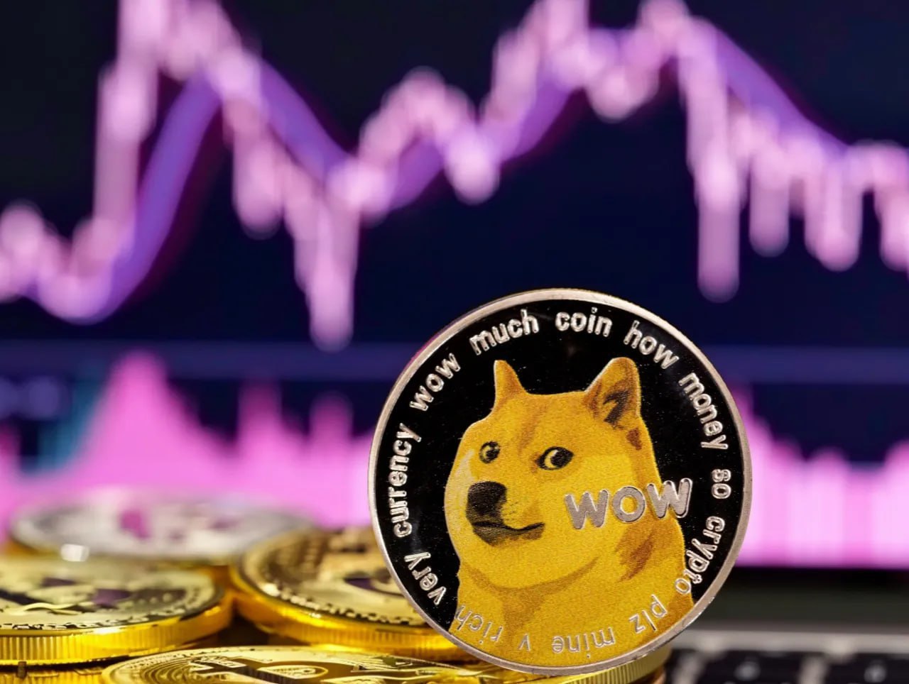 Криптоаналитик предсказал огромный рост цен на Dogecoin  DOGE , предсказав, что король мем-монет достигнет колоссальных $24 в ближайшем будущем.   Хотя эта ценовая цель может показаться амбициозной, поскольку Dogecoin в настоящее время торгуется ниже $1, аналитик сохранил уверенность, указав, что рост до этой цели шокирует скептиков.