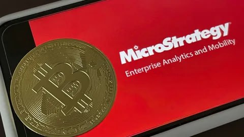 Совет директоров MicroStrategy намерен провести дополнительную эмиссию акций компании для привлечения капитала, который направят на покупку биткоина, акционерам предложат отдельные поправки для голосования, предполагающие:    предложение обыкновенных акций класса A увеличат с 330 млн до 10,3 млрд.   привилегированных акций — с 5 млн до 1 млрд.