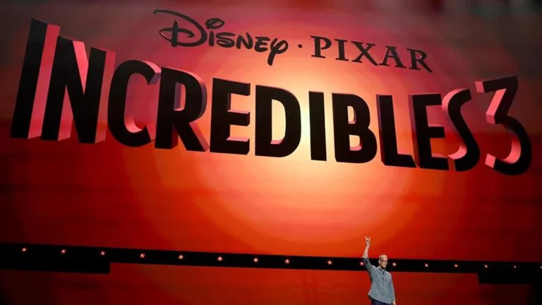 Новый глава суперсемейства Pixar официально передает бразды правления «Суперсемейки 3» Питеру Сону, известному по мультфильмам «Элементарно» и «Хороший динозавр». Он сменит создателя серии Брэда Берда, который снял первые две части, собравшие $1,8 млрд в прокате. Берд, тем не менее, остается в проекте — он работает над сценарием триквела и выступит продюсером вместе с Даной Мюррей «Душа» . Причина смены режиссера — занятость Берда в другом проекте: сейчас он работает над футуристическим мультфильмом для Skydance. Питер Сон — ветеран Pixar и ученик самого Берда. Он участвовал в работе над обеими частями «Суперсемейки», а также озвучивал персонажей в «Рататуе», «Университете монстров» и «Базз Лайтере». Его последний проект, «Элементарно», был номинирован на «Оскар» за лучший анимационный фильм.