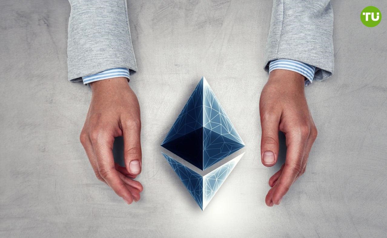 Ethereum-ETF обошли по популярности биткоин-ETF Спотовые Ethereum-ETF в среду привлекли более $240,3 млн, обогнав биткоин-ETF, которые зафиксировали $164,5 млн чистого притока. Лидером стал фонд BlackRock ETHA с $163,6 млн, за ним последовал Fidelity FBTC с $37,28 млн. По данным аналитиков, рост интереса к Ethereum-ETF обусловлен «перетеканием спроса».