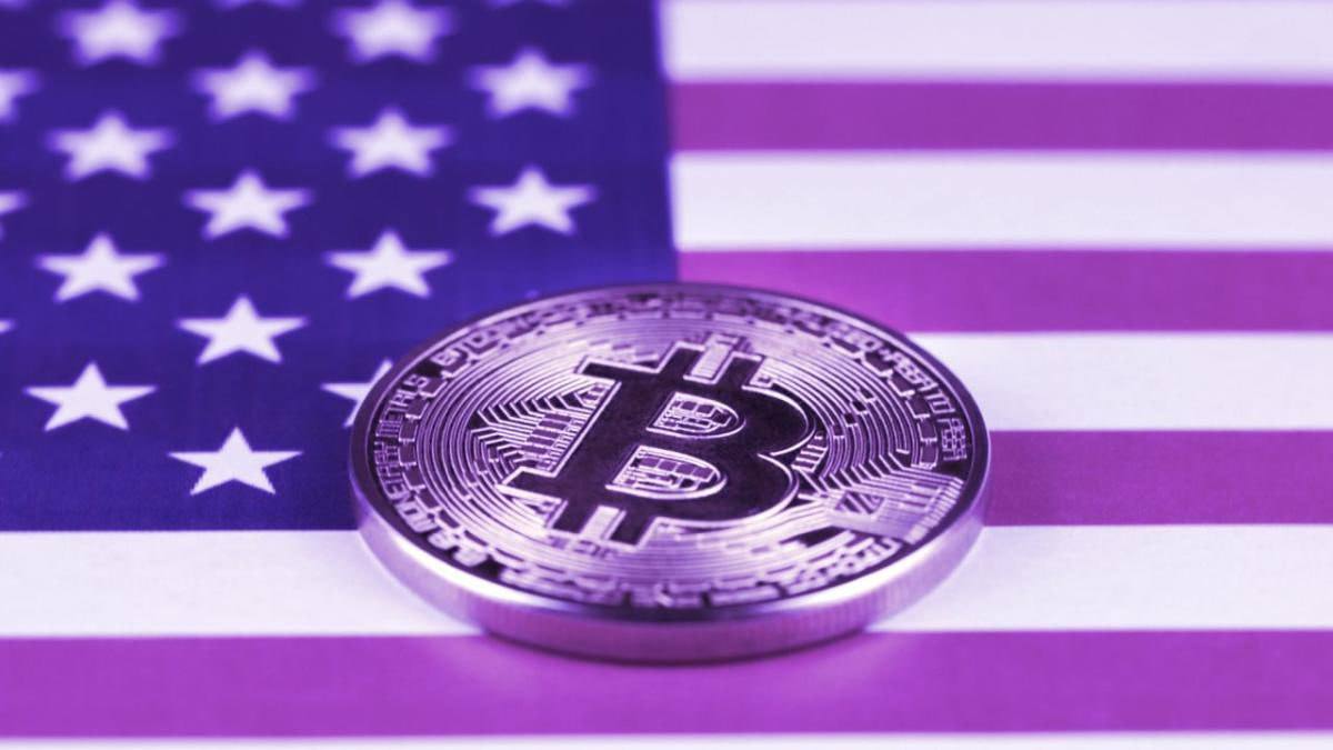 Майнинг BTC обеспечил США 31 000 новых рабочих мест  По данным экспертов, индустрия также обеспечила экономике страны более $4,1 млрд годового ВВП.    Штат Техас стал абсолютным лидером, создав более 12 200 рабочих мест как непосредственно в сфере майнинга, так и в смежных отраслях.     Майнинговые компании не только обеспечивают занятость населения, но и вносят вклад в местные бюджеты через налоговые отчисления.