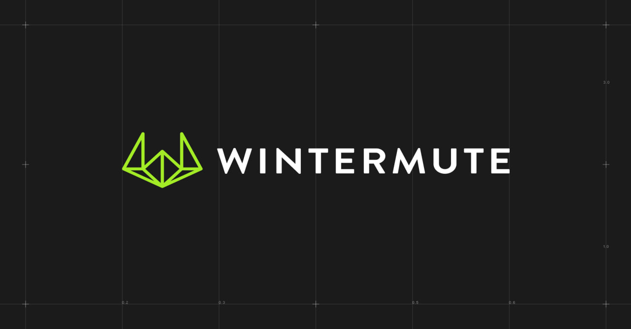 Wintermute зафиксировал четырехкратный рост OTC-объемов торгов криптовалютами Маркетмейкер Wintermute сообщил о четырехкратном росте объема внебиржевой OTC торговли на платформе в 2024 году. Основным драйвером стал высокий спрос со стороны институциональных инвесторов. В годовом отчете компания отметила, что число сделок увеличилось на 250%, а OTC-оборот подскочил на 313%. Для сравнения, общий рост объемов торгов на криптовалютных биржах составил лишь 142%. Средний размер сделки вырос на 17%. Пиковые OTC-обороты за сутки достигали $2,24 млрд, что существенно превысило рекорд 2023 года, когда максимальный недельный показатель составлял $2 млрд. В Wintermute уверены, что рост объемов связан с растущей активностью институционалов, которая, в свою очередь, «подогрета» запуском спотовых крипто-ETF в США и политической поддержкой более прозрачного регулирования. «Регуляторная ясность стала катализатором беспрецедентного интереса со стороны институционалов и притока капитала, что способствовало стремительному росту торговой экосистемы, которая все больше интегрируется с традиционными финансами», — отметили в Wintermute. В отчете также говорится, что объем внебиржевых торгов деривативами увеличился на 300%, «поскольку учреждения искали более продвинутые инструменты для получения дохода и риск-менеджмента». Помимо прочего, в Wintermute отметили заинтересованность представителей традиционных финансов в мем-коинах. Доля таких активов в OTC-обороте платформы выросла до 16,2% в 2023 году показатель составлял 7,3% . При этом удельный вес основных криптовалют снизился с 67,9% до 58,7%.