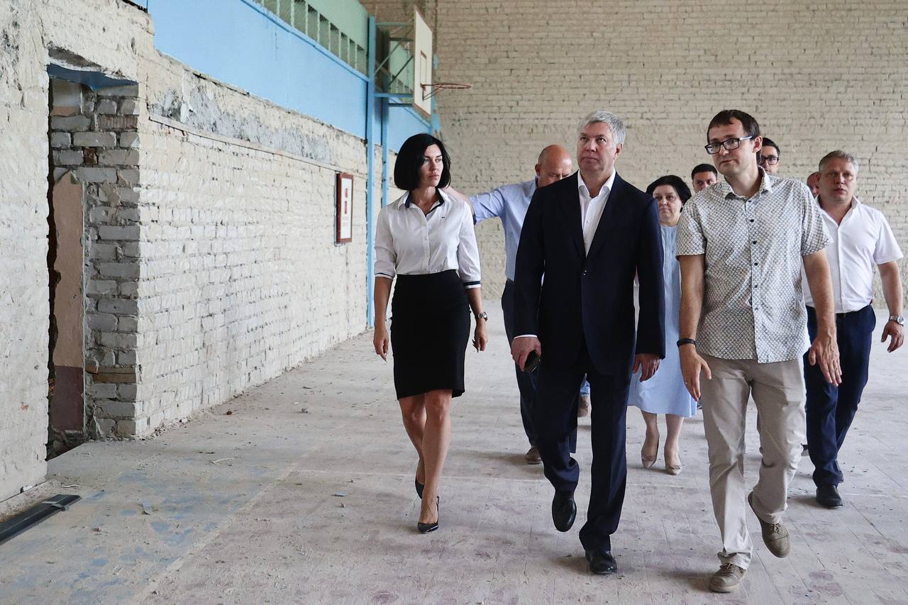 В Ульяновске в двух колледжах идёт капитальный ремонт  Губернатор Алексей Русских проверил ход ремонтных работ