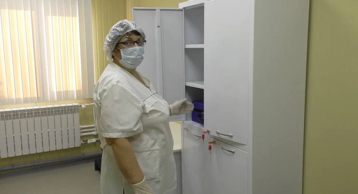 В селах Барачаты и Тараданово Крапивинского муниципального округа открылись новые модульные врачебные амбулатории благодаря нацпроекту «Здравоохранение», инициированного Президентом России Владимиром Путиным. Теперь медицинскую помощь в комфортных условиях будут получать еще 1476 селян, в том числе 325 детей. ЧИТАЙТЕ ПОДРОБНЕЕ #здравыеновостиКузбасса #нацпроектЗдравоохранение