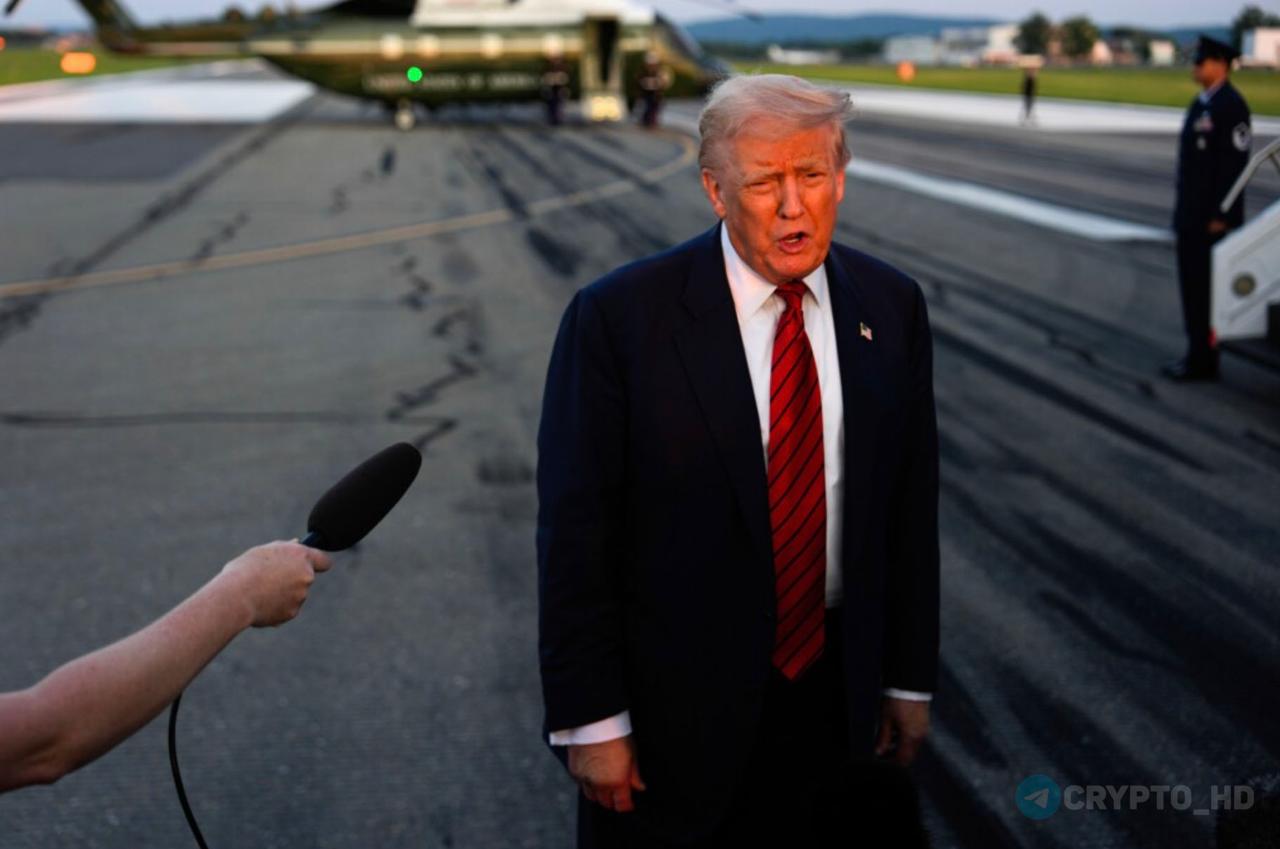 Дональд Трамп:  - Данные по рынку труда на прошлой неделе были сфальсифицированы.   Джером Пауэлл тормоз и слишком опаздывает со снижением ставки.  - У меня уже есть несколько кандидатов на пост в совете ФРС, скоро объявлю окончательное решение  вместо Куглер . - Бессент хочет остаться на своем месте  Министр финансов США , поэтому я убрал его из списка кандидатов на работу в ФРС.   Я мог бы использовать вакансию Куглер, чтобы выбрать будущего главу ФРС. - Я поддерживаю недавние торговые соглашения с Японией и ЕС.   - Мы введем пошлины в размере 35% для ЕС, если Европа не выполнит взятые на себя обязательства.   - Я объявлю решение по полупроводникам и чипам в течение следующей недели.   - Я объявлю о тарифах на фармацевтику в течение следующей недели, Швейцария зарабатывает состояние на фармацевтике. - Первоначально мы введем небольшой тариф на фармацевтику, но он вырастет через год до 150-250%.   - Я не беспокоюсь о ценах на нефть. - Индия - страна с самыми высокими тарифами, мы повысим тарифы для Индии из-за покупки/продажи российской нефти. - О торговле с Китаем: Си Цзиньпин предложил встречу.   - Я встречусь с Си Цзиньпином до конца года, если мы заключим торговую сделку.   - Мы близки к сделке с Китаем, думаю, соглашение будет выгодным.  - Лидеры НАТО делают все, что я хочу.  Crypto Headlines