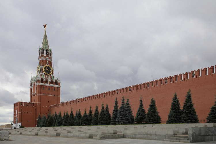 В 2025 Россию и мир накроет самая масштабная волна перемен с начала СВО. Украина не идет на мир. Теперь грядут новые события, которые радикально изменят ход войны и повлияют на будущее страны. Большинство снова окажется в панике. Сейчас важно сохранять рассудок, готовиться к последствиям и следить за теми, кто не поддаётся страху и опирается на факты. Один из таких примеров — этот первоисточник. Ещё в 2022 году он точно описал то, что стало реальностью: торговые войны, ипотека под 30%, доллар по 80₽. Сейчас он подробно объясняет, куда движется мир в мае, что будет с ценами на акции, крипту и к чему стоит готовиться в 2025 году.  , чтобы заранее подготовиться к надвигающимся переменам!  InsideAds