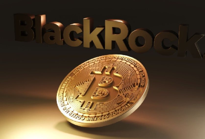 Биткоин-ETF компании BlackRock лидирует по стоимости в $1 млрд  Американские биткоин-ETF зафиксировали двухдневный приток почти в $1 млрд, вследствие чего цена главной криптовалюты направилась к сопротивлению на уровне $70 000.  Наплыв инвесторов, во главе с теми, кто купил биржевые фонды IBIT от BlackRock и FBTC от Fidelity, был впечатляющим относительно других, — написал специалист по ETF Нейт Джерачи.  На фоне оптимистичных настроений инвесторов 16 октября цена биткоин достигла около $68 257. В этом году главная криптовалюта прибавила к своей стоимости 52%.  Наряду с этим фонды, отслеживающие американский индекс S&P 500, в этом году показали колоссальный приток в размере $772 млрд.  Аналитик Bloomberg Intelligence Эрик Балчунас, ссылаясь на данные Bloomberg, назвал приток «flowmageddon».  В долгосрочной перспективе цена биткоина ещё больше взлетит на фоне растущей напряжённости на Ближнем Востоке и снижения Федеральной резервной системой расходов по займам, считает основатель BitMEX Артур Хейс.  Биткоин и криптовалюты вырастут, поскольку цены на энергоносители подскочат из-за беспорядков, — написал Хейс в своём блоге.  Одновременно с этим Хейс оговорился, что восходящее движение будет сопровождаться откатами, таким образом, волатильность будет высокая.