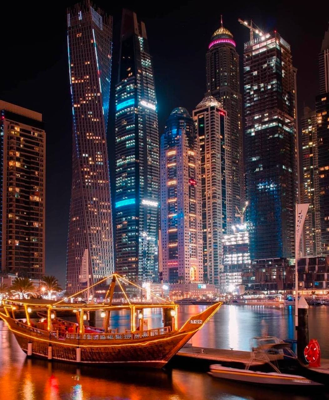 Интересная новость! Damac решила токенизировать часть своих активов — примерно на 1 миллиард долларов.  Те, кто хоть раз был в Дубае или Абу-Даби, знают, насколько много жилых комплексов, бизнес-центров и домов построено этим застройщиком! Теперь Damac планирует войти в криптовалютный мир, а именно использовать блокчейн MANTRA.   Внутри этой экосистемы существует монета OM, которая уже имеет капитализацию более 3,5 миллиарда долларов, входит в ТОП-100 на Binance и только за 2024 год выросла на 5800%.  Ещё одна монета, которую стоит рассмотреть для долгосрочных инвестиций.  ‼  Данный пост  запись  НЕ является финансовой или инвестиционной рекомендацией.  #альта