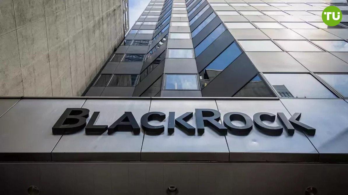 Биткоин-ETF от BlackRock рекордно быстро достиг $70 млрд В понедельник спотовый биткоин-ETF от BlackRock IBIT преодолел отметку в $70 млрд под управлением. На это фонду понадобился 341 день торгов, что является самым быстрым результатом среди всех ETF. Это в пять раз быстрее рекорда фонда GLD 1691 день , который позволяет инвесторам зарабатывать на цене золота.