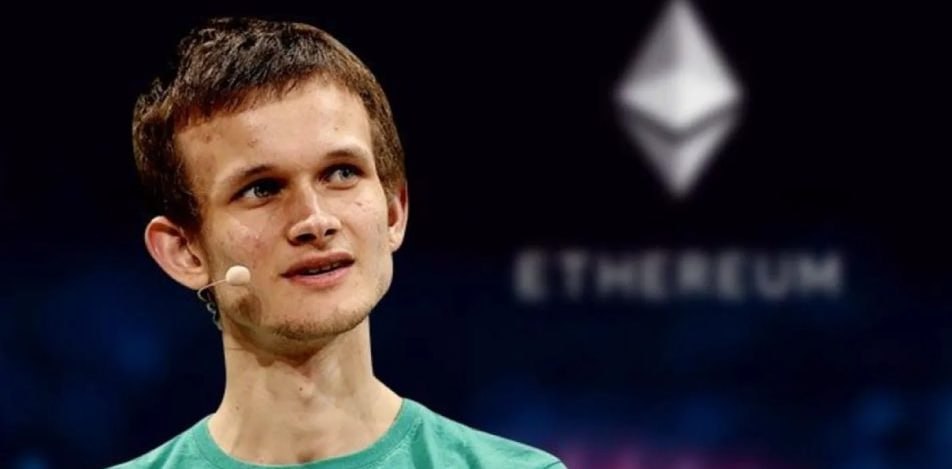 Виталик Бутерин предложил скорректировать дорожную карту Ethereum:    Сделать приоритетным внедрение EIP-4444: узлы будут хранить историю транзакций только за последние 36 дней;   Создать децентрализованное хранилище для старых данных;  Добавить новый тип узла — partially stateless нода: они будут проверять блоки без хранения всех данных, сохраняя только нужную часть информации, что повысит приватность;   Переработать структуру модели газа: хранение станет дороже, выполнение операций — дешевле.    Наши ссылки    Торгуем на Bybit     Торгуем на BingX      Pro Energy