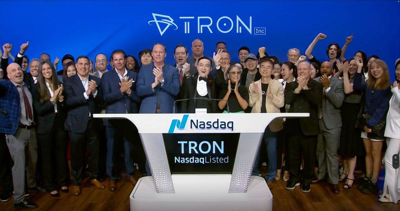 Джастин Сан и TRON 25 июля залистились на Nasdaq — не токен, а сама компания, которая стоит за экосистемой.   Это не просто формальность: теперь TRON стал публичным бизнесом на одной из главных бирж США.     Для Сана это, пожалуй, самый громкий шаг за всю его карьеру.