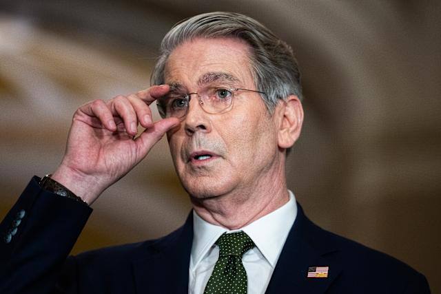 Министр финансов США заявил, что ФРС может снизить процентную ставку к сентябрю или даже раньше, если инфляция останется на умеренном уровне.  На мой взгляд, ключевым фактором для ФРС является влияние тарифов на инфляцию и экономику.   Если они действительно ориентируются на этот аспект, то мы можем ожидать снижения процентной ставки уже этим летом.  Оставайтесь в курсе последних новостей вместе с