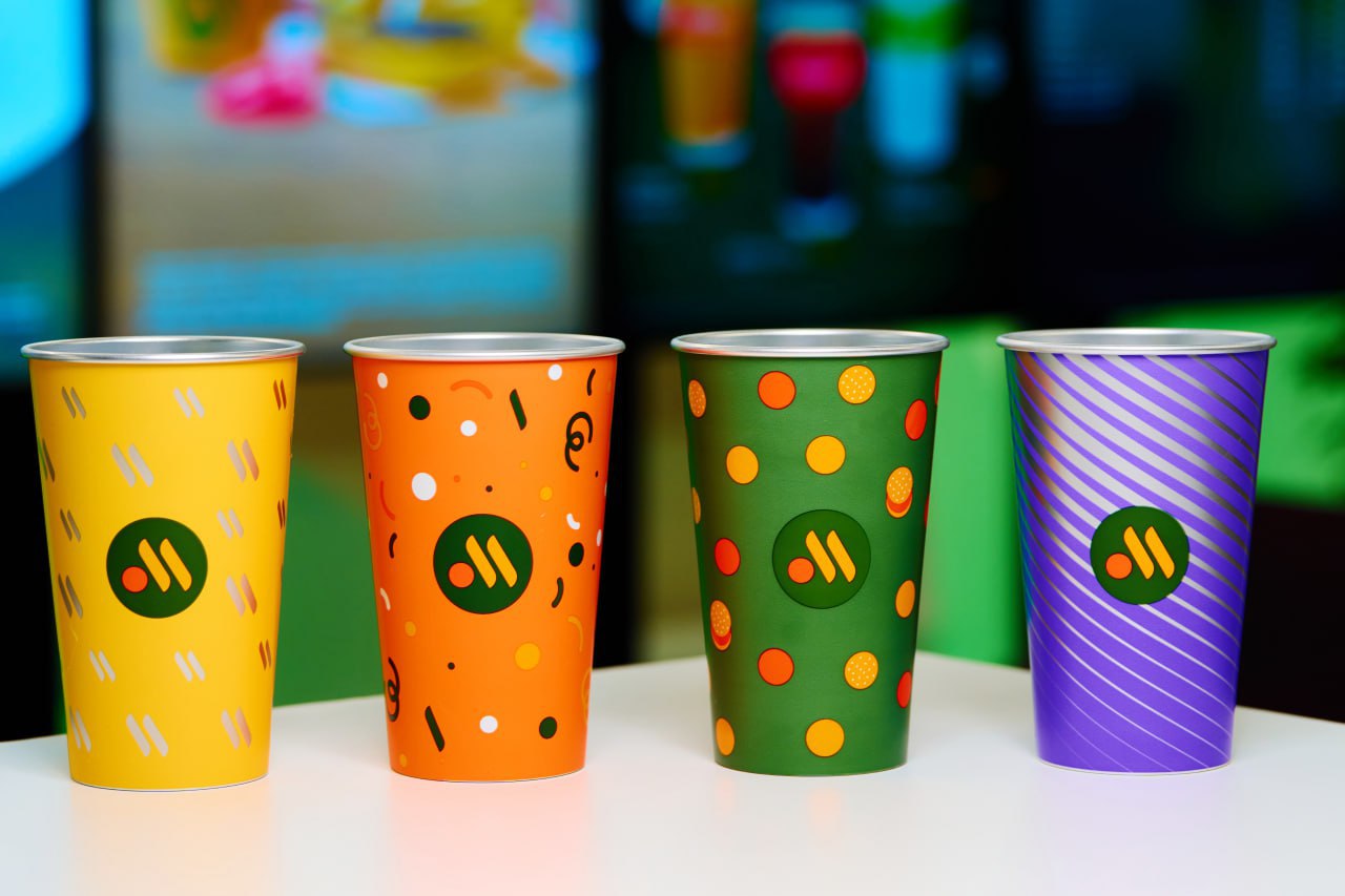 Стаканы хамелеоны появятся во Вкусно и точке уже завтра Всего будет 4 цвета жёлтый оранжевый зелёный и фиолетовый