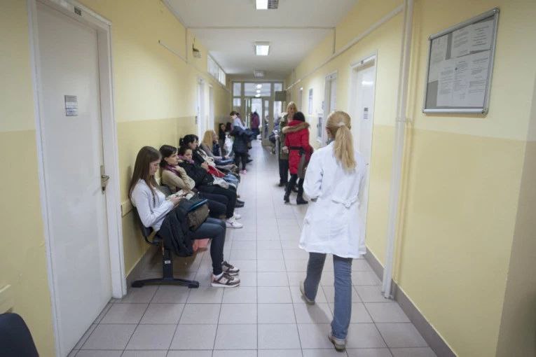 В Сербии началась эпидемия гриппа. По данным отчета Института общественного здравоохранения Сербии имени Милана Йовановича Батута, со 2 по 8 декабря 2024 года в стране зафиксировано 6680 случаев заболевания этим вирусом.