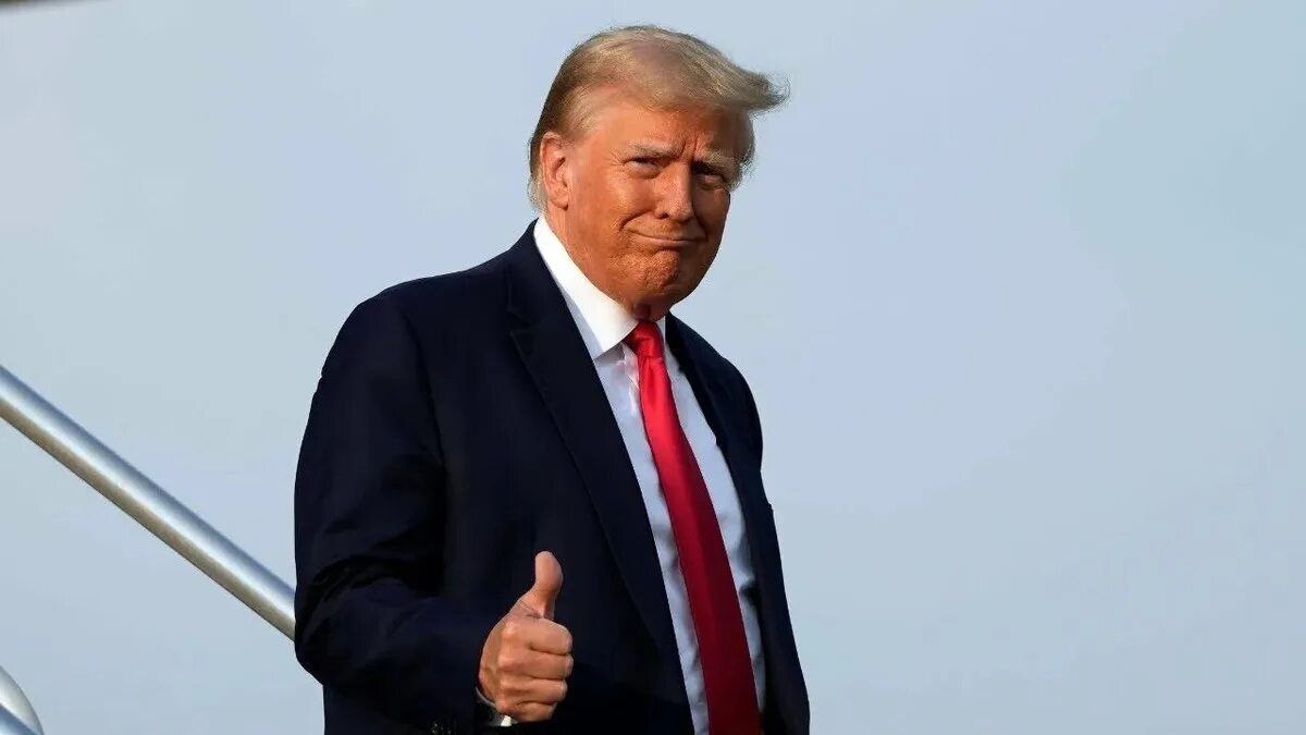 Дональд Трамп: Джером Пауэлл все равно скоро уйдет. Ему осталось 8 месяцев, и он должен уйти. Экономика сильная, но Пауэлл держит ставку слишком высокой. Процентная ставка должна быть на уровне 1%. Ставку нужно снизить как минимум на 3 процентных пункта, а может, и больше. Пауэлл удерживает ставку слишком высокой, вероятно, по политическим причинам. Глава КНР Си Цзинпинь пригласил меня в Китай. Скорее всего, мы встретимся в ближайшем будущем. «Возможны разные встречи» – на вопрос о потенциальной встрече с Владимиром Путиным во время визита в КНР.