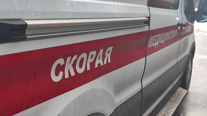 В Волжском ребенок получил серьезные травмы на детской площадке В городе Волжском Волгоградской области 7 августа произошел инцидент с участием ребенка на детской игровой площадке. В Волгоградском Следкоме сообщили, что мальчик упал с неисправного аттракциона и получил травму ноги, после чего был госпитализирован и прооперирован. Следователи проводят проверку под контролем СК России.