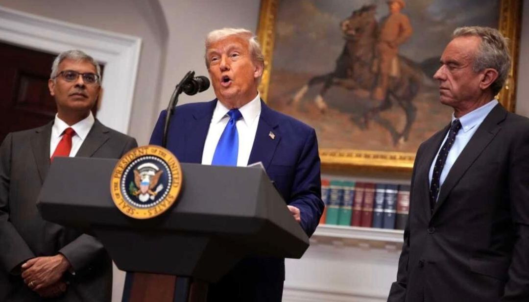 Дональд Трамп: - Соглашение с Китаем – это прорыв. - Китай согласился открыться для торговли с США. Они должны это сделать, посмотрим, что из этого получится. - У нас были замечательные встречи с делегатами из Великобритании и Китая. - Мы в отличной форме для принятия налогового законопроекта. - Конгресс близок к одобрению крупнейшего в истории снижения налогов. - Этот закон станет настоящим прорывом для американской экономики. - Пошлины меняют США, делая нас другой страной. - Мы вводим пошлины против тех, кто ввел их против нас. - Apple и Nvidia объявили о крупных инвестициях в США - Благодаря моей поездке в Саудовскую Аравию, в США поступит 1 трлн.$ инвестиций. - Грядут сделки с Amazon, Oracle и другими компаниями. - Компании были недовольны мной месяц назад – удивительно, как меняет ситуацию растущий рынок. - Произойдет перераспределение расходов с другими странами. - Фондовый рынок начнет расти. - Также готовятся коммерческие сделки с Uber и J&J. КриптоТрейдер 888: КАНАЛ ЧАТ MEXC - биржа с самыми низкими комиссиями на торговлю.