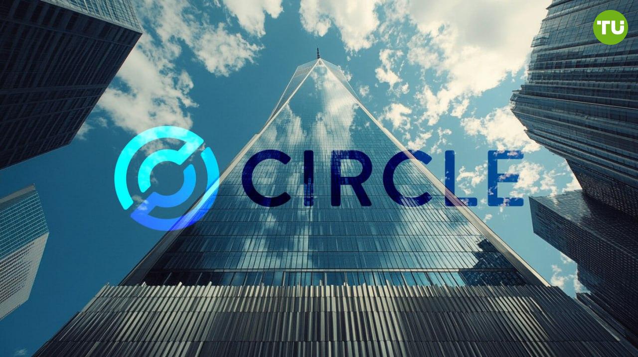 Circle подает заявку на создание трастового банка в США Circle подала заявку в OCC на создание федерального трастового банка First National Digital Currency Bank, N.A. Новый банк будет управлять резервами USDC в США и предоставлять кастодиальные услуги институциональным клиентам. Инициатива поможет соответствовать будущим требованиям законодательства, включая GENIUS Act.