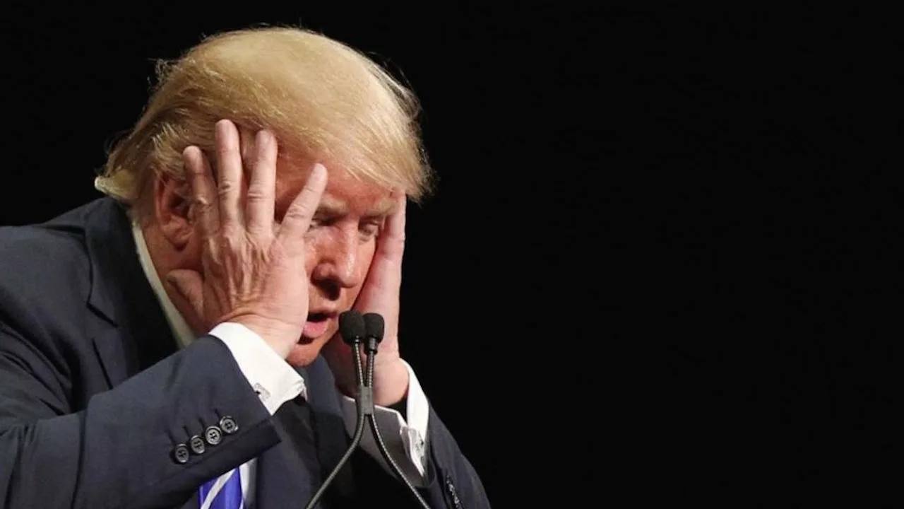Трамп снова раскритиковал политику ФРС, выразив недовольство её действиями ТРАМП: Пауэлл сделал это снова!!! Он ОПОЗДАЛ и, на самом деле, СЛИШКОМ ЗОЛ, СЛИШКОМ ГЛУП И СЛИШКОМ ПОЛИТИЧЕН, чтобы занять пост председателя ФРС. Он обходится нашей стране в ТРИЛЛИОНЫ ДОЛЛАРОВ, в дополнение к одной из самых некомпетентных или коррумпированных реконструкций зданий в истории строительства! Иными словами, “Слишком поздно” - это ПОЛНЫЙ ПРОИГРЫШ, и расплачивается за это наша страна!