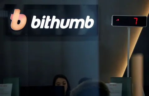 Бывших руководителей материнской компании южнокорейской биржи Bithumb приговорили к тюремным срокам — они получили взятки за листинг неназванных проектов на бирже от предполагаемого бенефициарного владельца компании  Ан Сон Хен получил 4 года и 6 месяцев тюремного заключения, второй топ-менеджер Ли Сан Джун — 1,5 года заключения