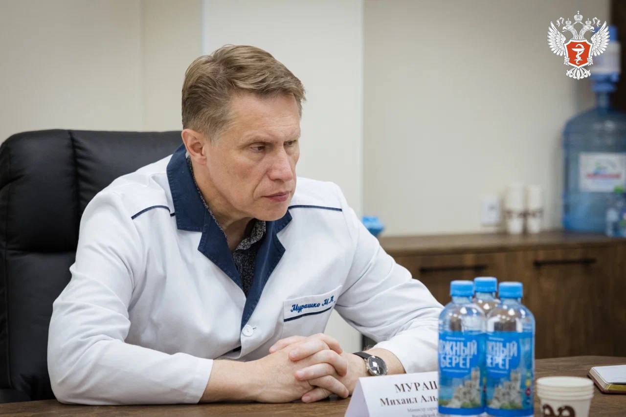 Михаил Мурашко: Особое внимание уделяется развитию первичного звена в Запорожской области   До конца года в Запорожской области появится 23 модульных медорганизации, рассказал министр здравоохранения Российской Федерации Михаил Мурашко по итогам рабочего визита в Запорожскую область.    — То, что сегодня происходит в Запорожской области, это действительно очень активный формат развития здравоохранения, в том числе кадрового потенциала и инфраструктуры, — отметил он.     Особое внимание уделяется совершенствованию амбулаторно-поликлинической помощи, подчеркнул он.  — Говоря об амбулаторно-поликлинической помощи, мы планируем, что в этом году мы возведем около 23 модульных конструкций для первичного звена здравоохранения, это фары и врачебные амбулатории— сообщил глава Минздрава России.  ↪  Высокотехнологичная медицинская помощь пациентам с сердечно-сосудистыми заболеваниями   По словам министра, в планах дальнейшее развитие сосудистой помощи в Бердянске. Особое внимание будет уделено установке ангиографического комплекса, благодаря которому значительно расширится спектр диагностических и лечебных мероприятий для пациентов с патологиями сердечно-сосудистой системы, включая ишемическую болезнь сердца и аритмии.  #ЗдоровьеВПриоритете  #Модернизация  #МедицинаРегионов